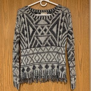 GB Boho Fringe Crew Neck Sweater Small